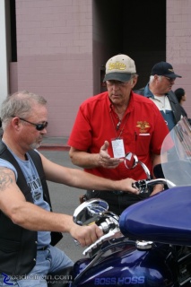 Boss Hoss V-8 Motorcycle - Guided Tour: Discussing the finer points of balancing a V-8 powered motorcycle...